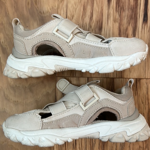 Gently used Zara toddler technical shoes size 9 - Picture 8 of 8